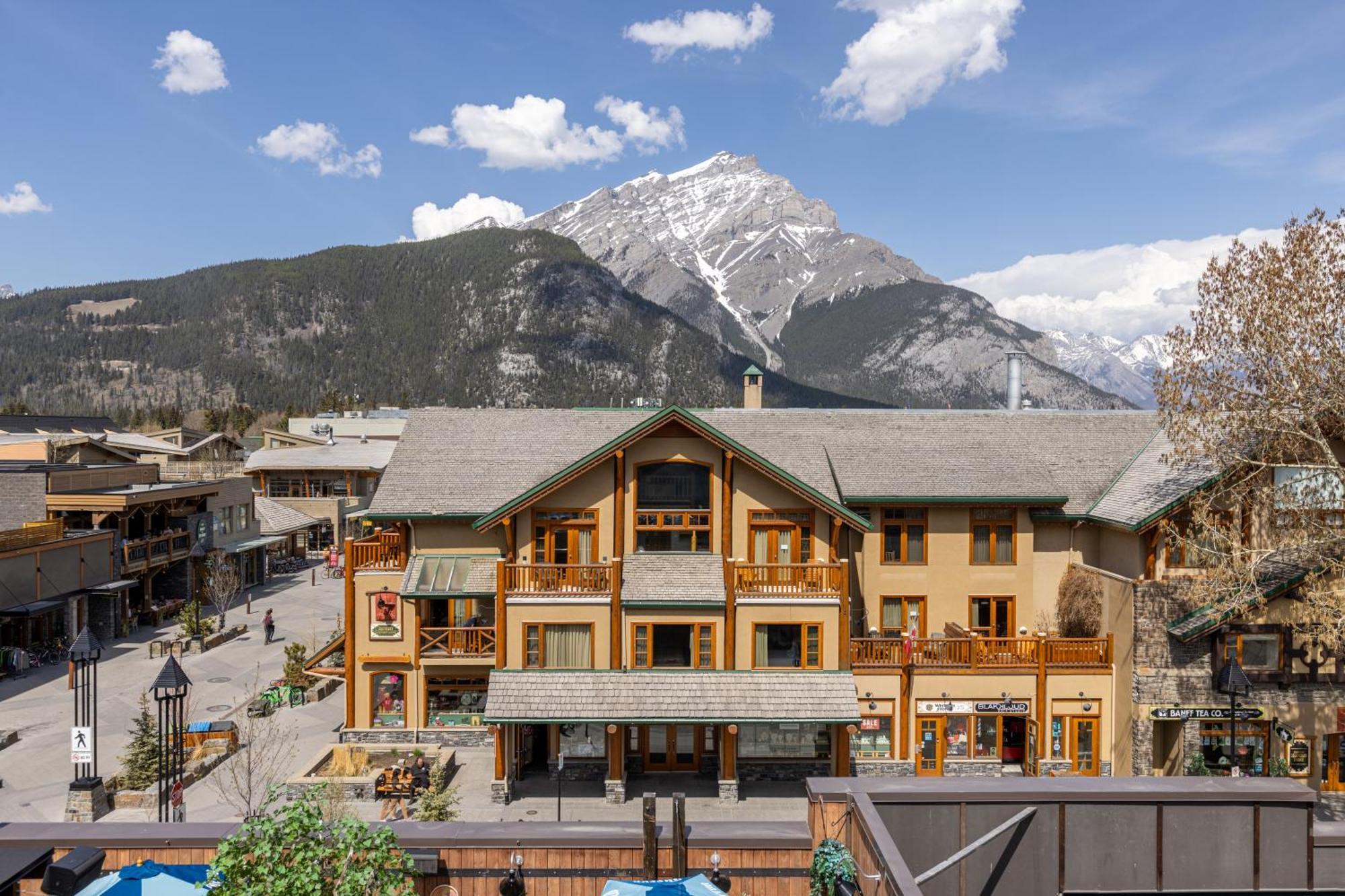Brewster Mountain Lodge Banff Exteriör bild