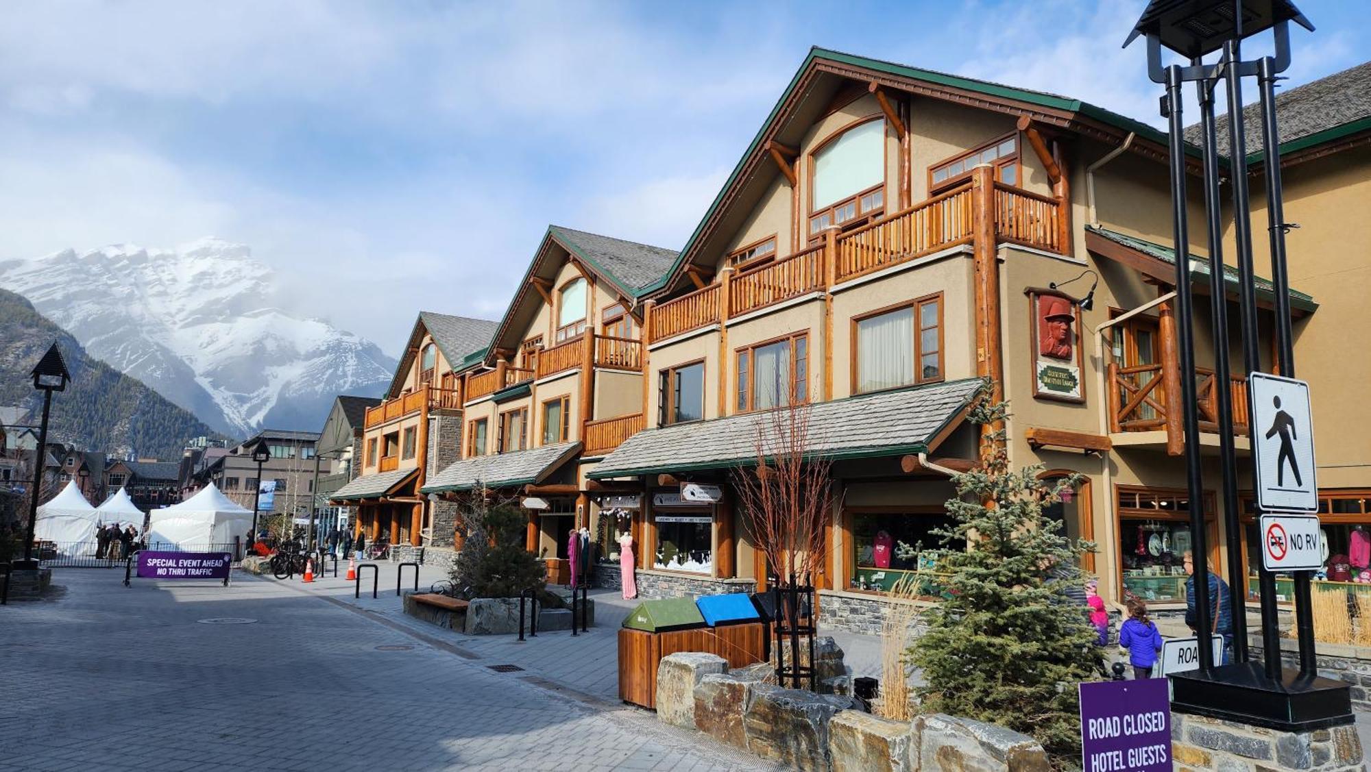 Brewster Mountain Lodge Banff Exteriör bild